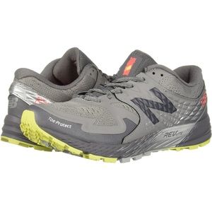 New Balance Women's Summit K.O.M. V1 Running Shoe, Grey, 7.5 New With Tags